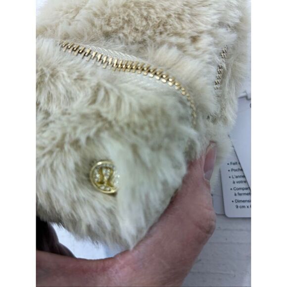 Lululemon NWT Everywhere Backpack Nano Plush Fleece in Natural Ivory/Gold One Si - Picture 4 of 8